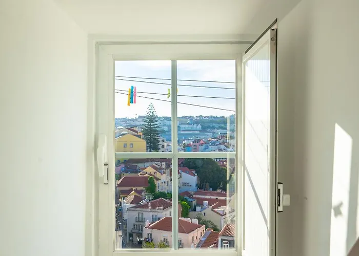 Boavista Apartment, Panoramic Castle, Graca And City Views, Historic Mouraria Lisbon 아파트 리스본