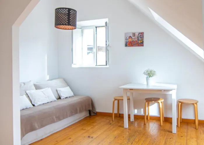 Boavista Apartment, Panoramic Castle, Graca And City Views, Historic Mouraria Lisbon *