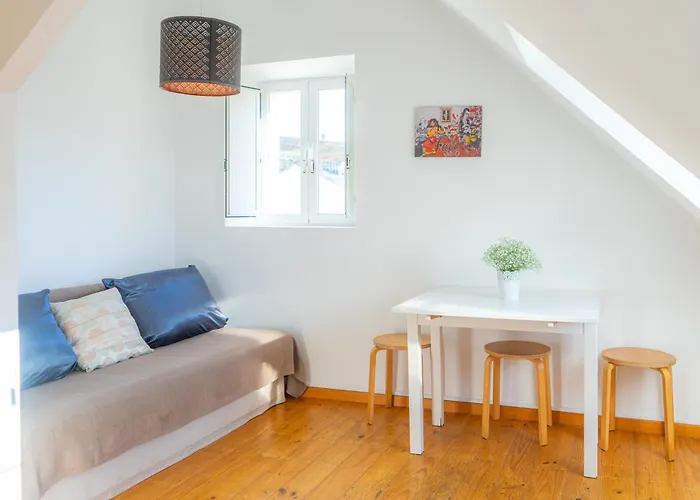 Boavista Apartment, Panoramic Castle, Graca And City Views, Historic Mouraria Lisbon 아파트 리스본