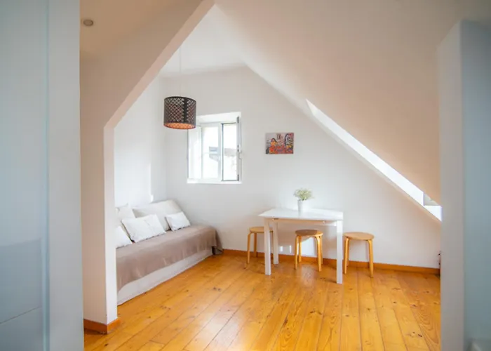 아파트 Boavista Apartment, Panoramic Castle, Graca And City Views, Historic Mouraria Lisbon 리스본