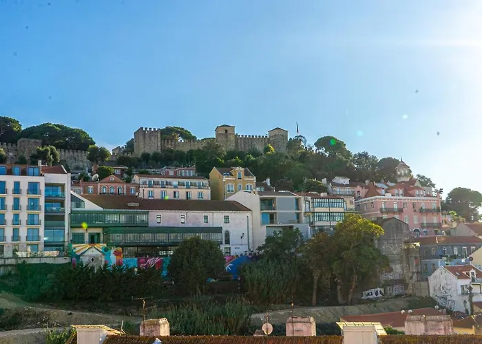 Boavista Apartment, Panoramic Castle, Graca And City Views, Historic Mouraria Lisbon 리스본