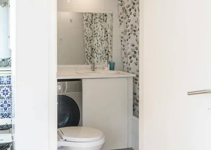 아파트 Boavista Apartment, Panoramic Castle, Graca And City Views, Historic Mouraria Lisbon 리스본
