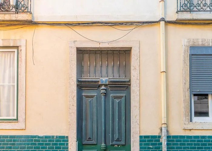 Boavista Apartment, Panoramic Castle, Graca And City Views, Historic Mouraria Lisbon 아파트