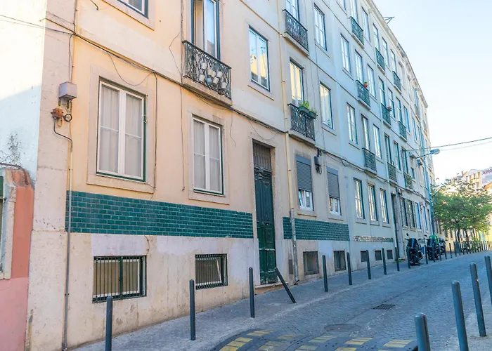 Boavista Apartment, Panoramic Castle, Graca And City Views, Historic Mouraria Lisbon
