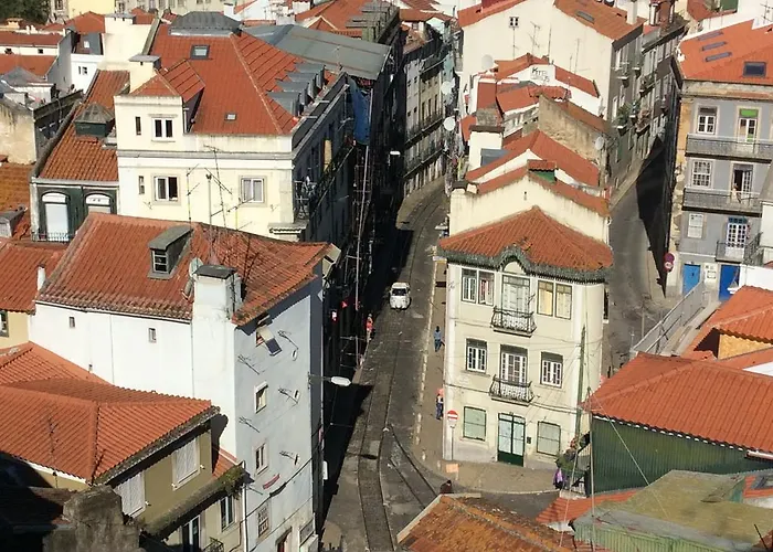 아파트 Boavista Apartment, Panoramic Castle, Graca And City Views, Historic Mouraria Lisbon 리스본