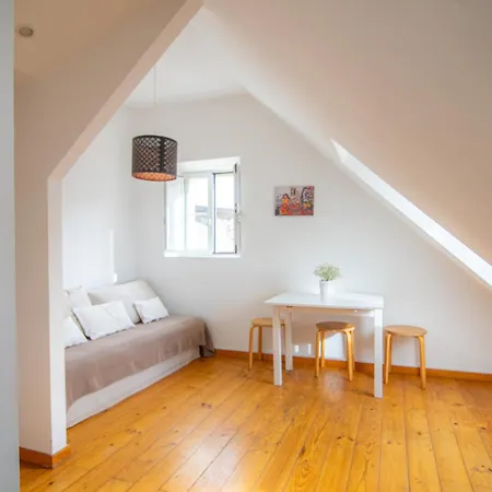Апартаменты Boavista Apartment, Panoramic Castle, Graca And City Views, Historic Mouraria Lisbon Лиссабон