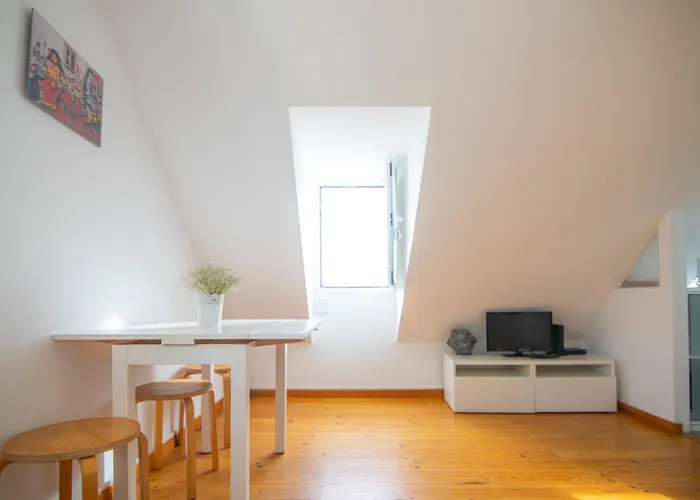 Апартаменты Boavista Apartment, Panoramic Castle, Graca And City Views, Historic Mouraria Lisbon