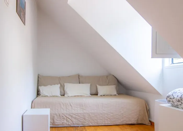 Boavista Apartment, Panoramic Castle, Graca And City Views, Historic Mouraria Lisbon