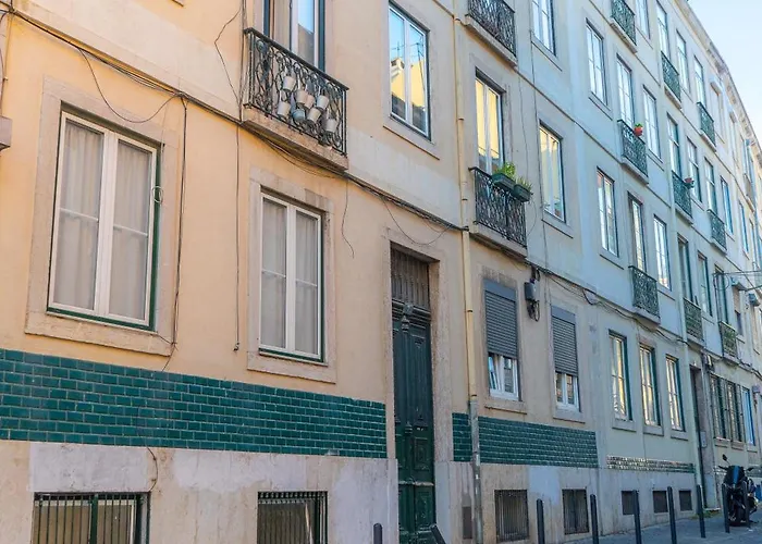 Апартаменты Boavista Apartment, Panoramic Castle, Graca And City Views, Historic Mouraria Lisbon Лиссабон
